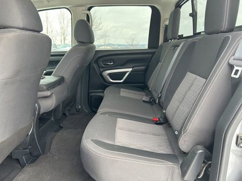 Used 2022 Nissan Titan SV image 22