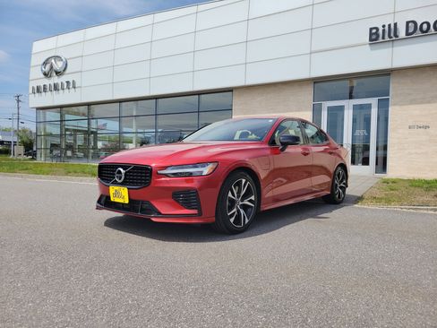 Used 2022 Volvo S60 T8 R-Design AWD/4WD image 1