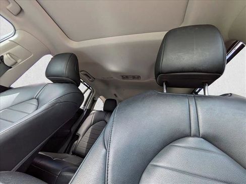 Used 2023 Toyota Highlander XLE image 16