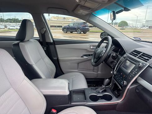 Used 2017 Toyota Camry SE FWD image 30