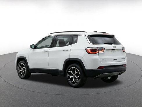 Used 2025 Jeep Compass Limited AWD/4WD image 5