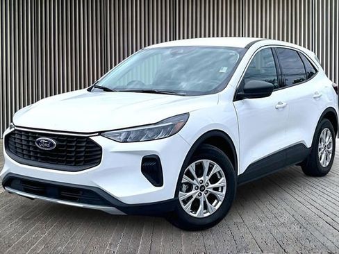 Used 2023 Ford Escape Active w/ Cold Weather Package FWD image 1