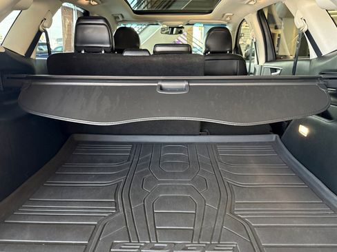 Used 2018 Ford Edge Titanium w/ Equipment Group 302A AWD/4WD image 14