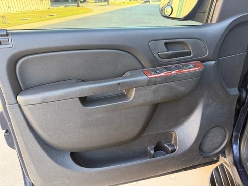 Used 2010 Chevrolet Avalanche LT w/ Regional Value Package image 26