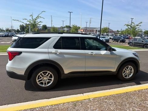 Used 2026 Ford Explorer Active AWD/4WD image 11