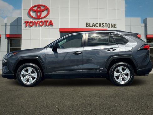 Used 2021 Toyota RAV4 LE image 6