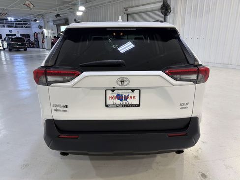 Used 2021 Toyota RAV4 XLE AWD/4WD image 25