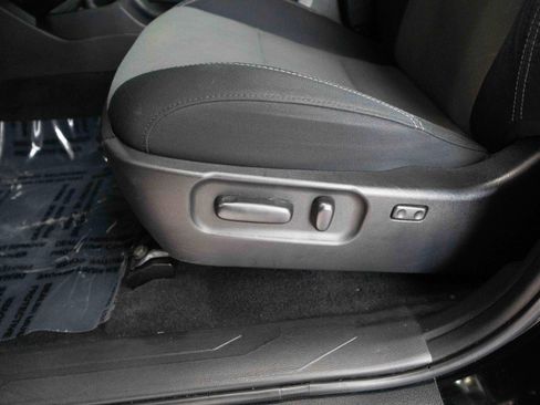 Used 2023 Toyota Tacoma TRD Sport w/ Advanced Technology Package image 12