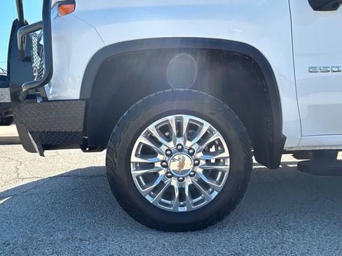 Used 2023 Chevrolet Silverado 2500 High Country w/ Z71 Off-Road Package image 8