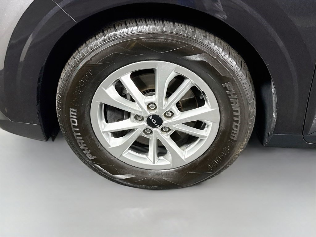 Used 2023 Kia Carnival LX FWD image 35