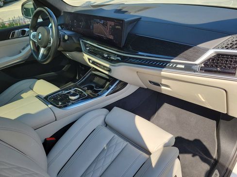 Used 2025 BMW X7 M60i AWD/4WD image 3