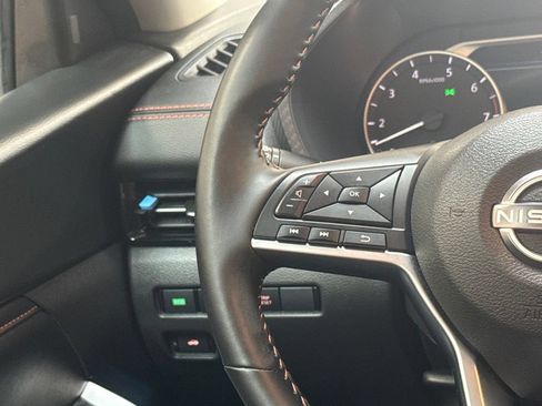 Used 2025 Nissan Sentra SR FWD image 15