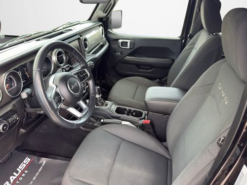 Used 2018 Jeep Wrangler Unlimited Sahara AWD/4WD image 12