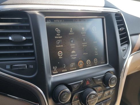 Used 2017 Jeep Grand Cherokee Limited image 27