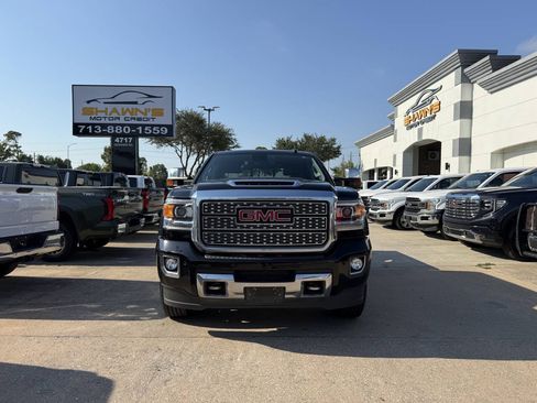 Used 2018 GMC Sierra 2500 Denali w/ Duramax Plus Package AWD/4WD image 43