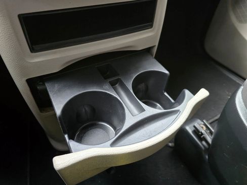 Used 2018 Dodge Grand Caravan SE FWD image 33