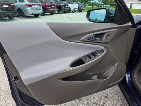Used 2021 Chevrolet Malibu LT image 18