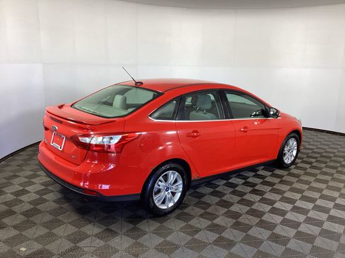 Used 2012 Ford Focus SEL FWD image 2