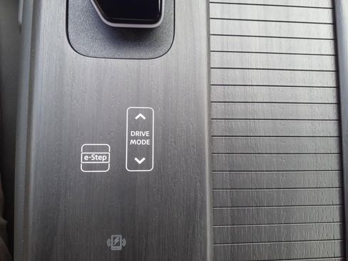 New 2025 Nissan Ariya AWD image 27