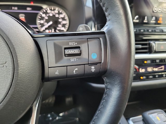 Used 2024 Nissan Pathfinder SL FWD image 16