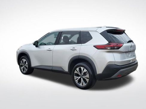 Used 2023 Nissan Rogue SV image 3