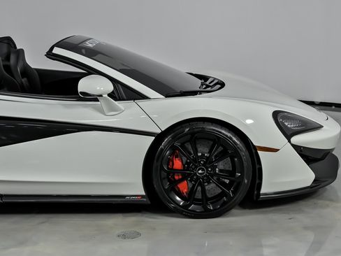 Used 2020 McLaren 570S Spider image 15