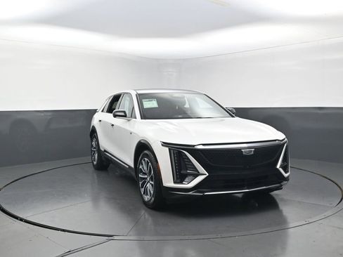 Used 2024 Cadillac Lyriq Sport AWD/4WD image 3