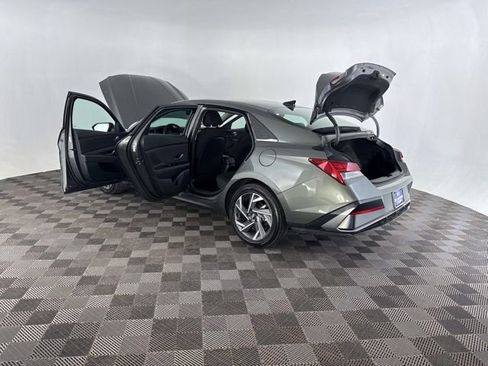 Certified 2025 Hyundai Elantra SEL image 21