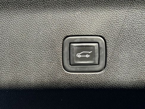 Used 2023 GMC Yukon XL AT4 image 39