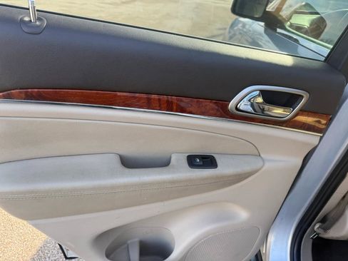 Used 2011 Jeep Grand Cherokee Overland image 16