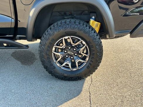 Certified 2024 Chevrolet Colorado ZR2 w/ Technology Package AWD/4WD image 14