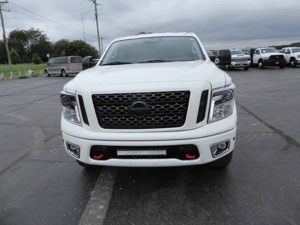 Used 2019 Nissan Titan PRO-4X w/ Pro-4x Utility Package AWD/4WD image 11