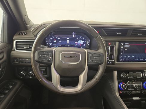 Used 2022 GMC Yukon XL Denali w/ Denali Premium Package image 15