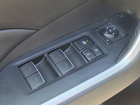 Used 2023 Toyota RAV4 XLE image 22