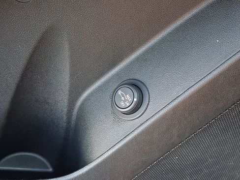 Used 2020 Chevrolet Equinox LT FWD image 26