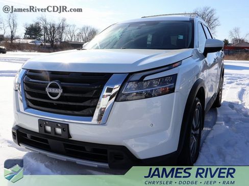 Used 2023 Nissan Pathfinder SL image 1