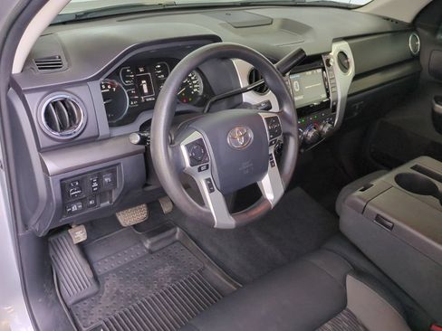 Used 2018 Toyota Tundra SR5 AWD/4WD image 9