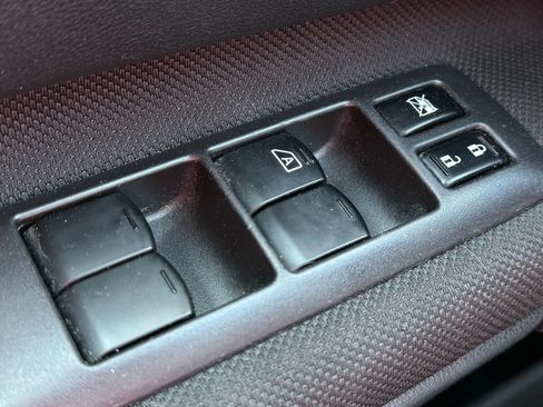 Used 2013 Nissan Rogue S AWD/4WD image 23