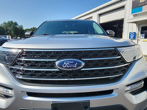 Used 2020 Ford Explorer XLT w/ Equipment Group 202A AWD/4WD image 11