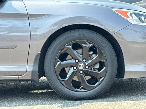 Used 2017 Honda Accord EX-L image 7