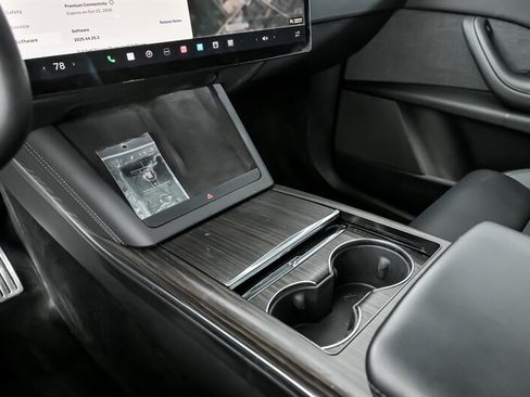 Used 2023 Tesla Model X image 37