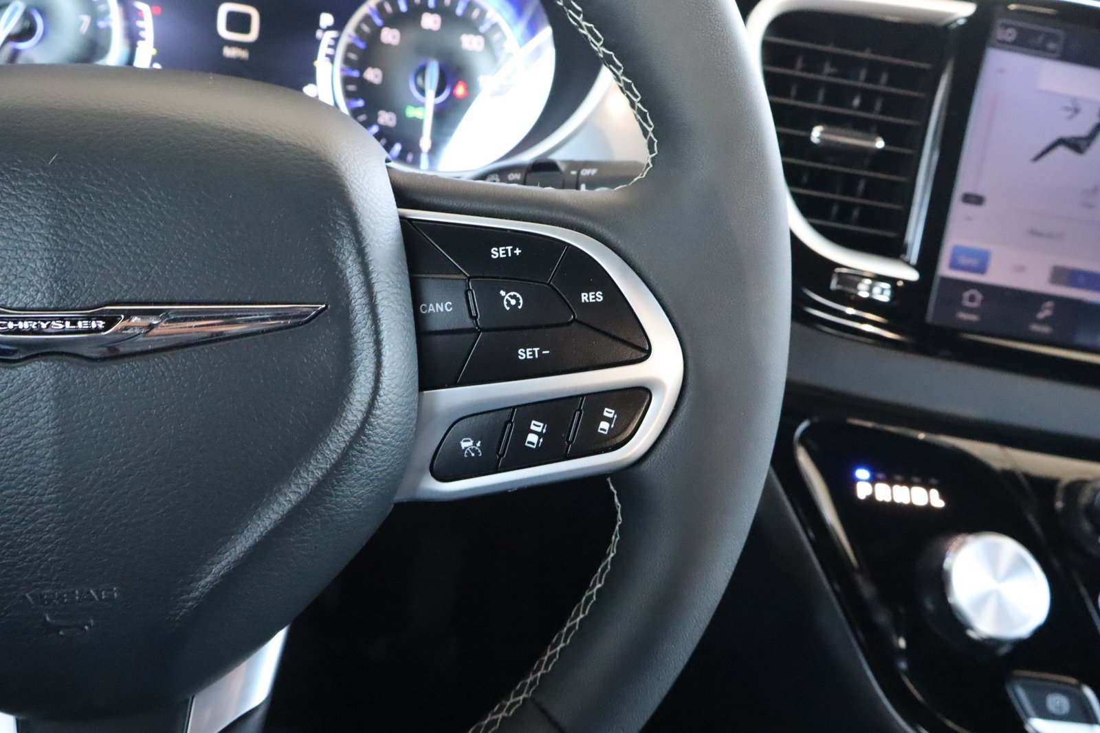 Used 2026 Chrysler Pacifica Select FWD image 25