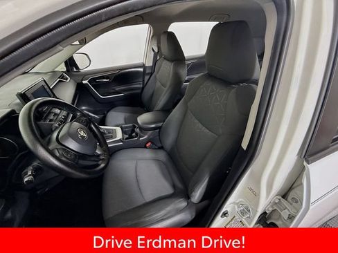Used 2021 Toyota RAV4 XLE FWD image 5
