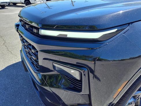 Used 2025 Chevrolet Traverse RS w/ LPO, Floor Liner Package AWD/4WD image 9