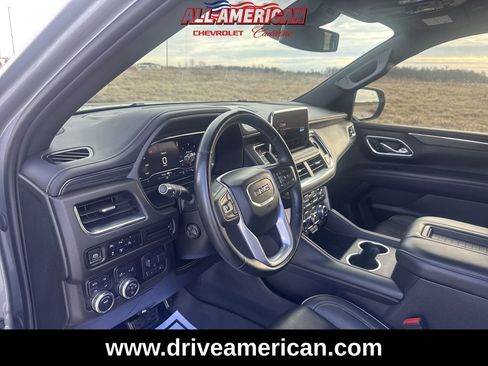 Used 2023 GMC Yukon XL SLT w/ SLT Luxury Package image 10