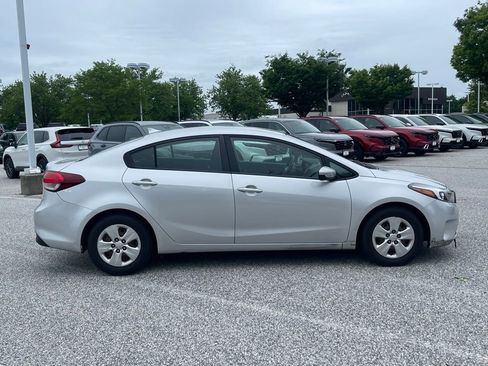 Used 2018 Kia Forte LX w/ LX Rear Camera Package FWD image 4
