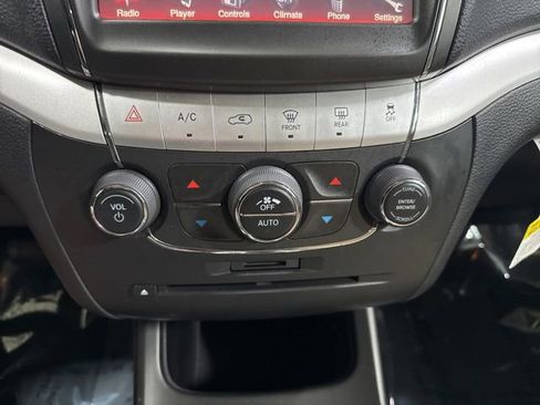 Used 2018 Dodge Journey SXT w/ Safe & Sound Group FWD image 18