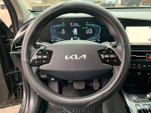 Used 2025 Kia Niro EX image 19