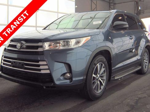 Used 2019 Toyota Highlander XLE image 1