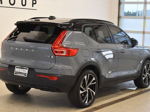 Used 2021 Volvo XC40 T5 R-Design w/ Advanced Package AWD/4WD image 4